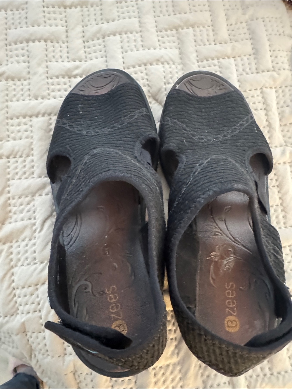 BZEES Sandals
